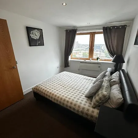 Leeds Centre Life * Leeds (West Yorkshire)
